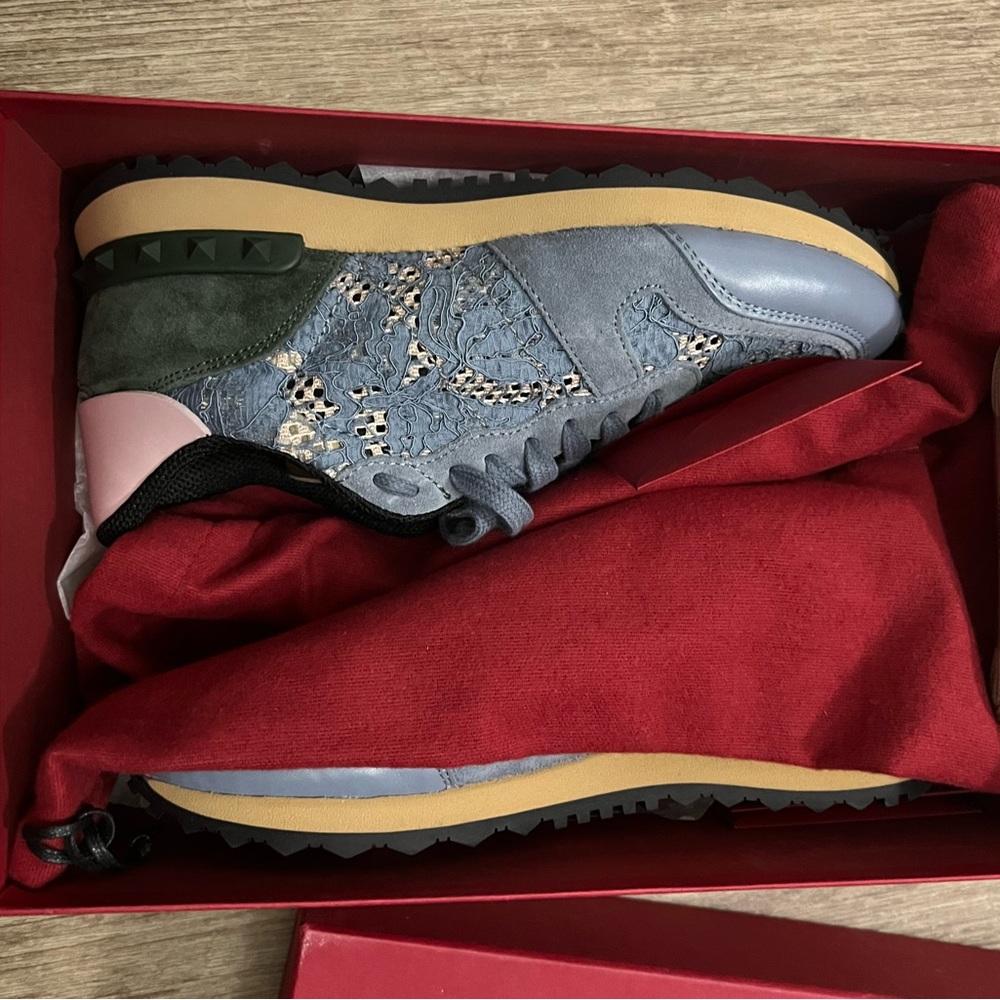 Valentino rockstud sneakers 37